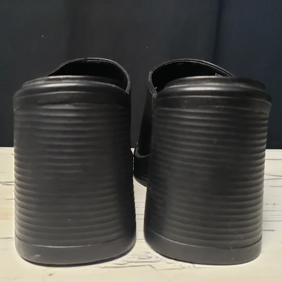 Steve Madden 'Flirtie' Clogs/ Mules in Black - Women's size 7 - Picture 6 of 14